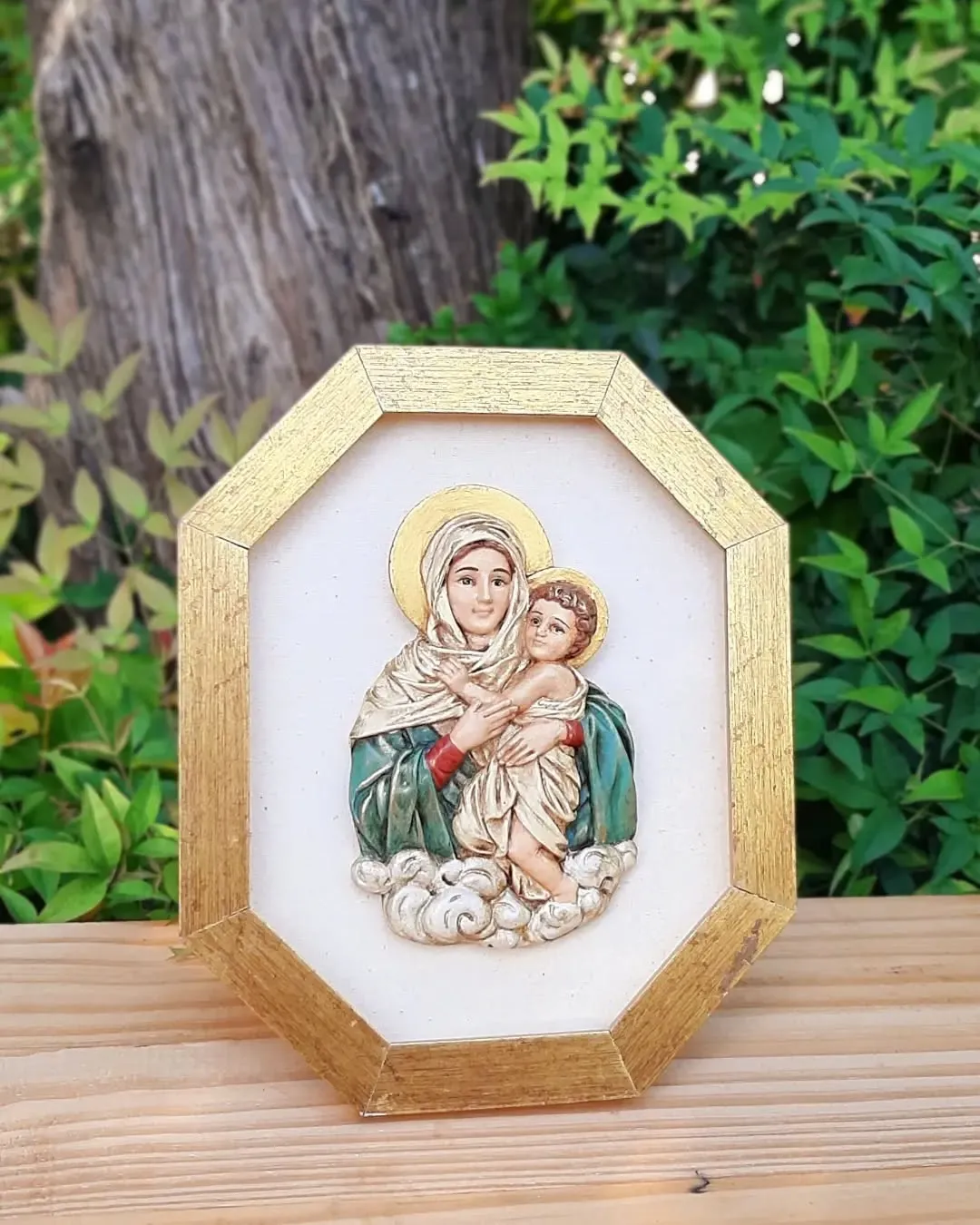 Virgen con Niño enmarcada (octagonal dorada)