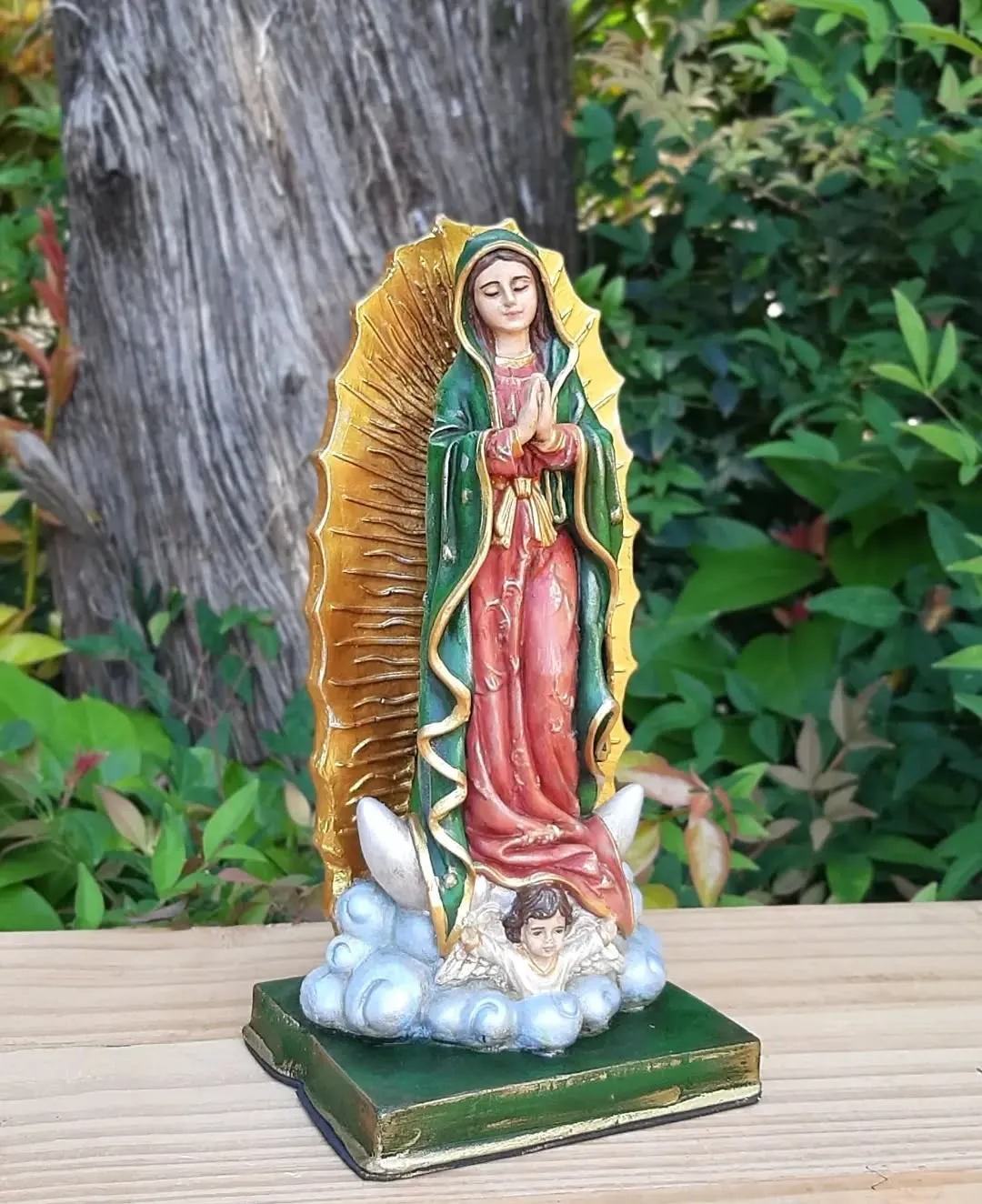 Virgen de Guadalupe en resina