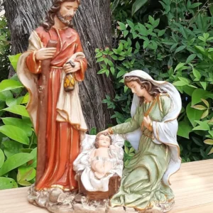 Nacimiento en resina pintado a mano