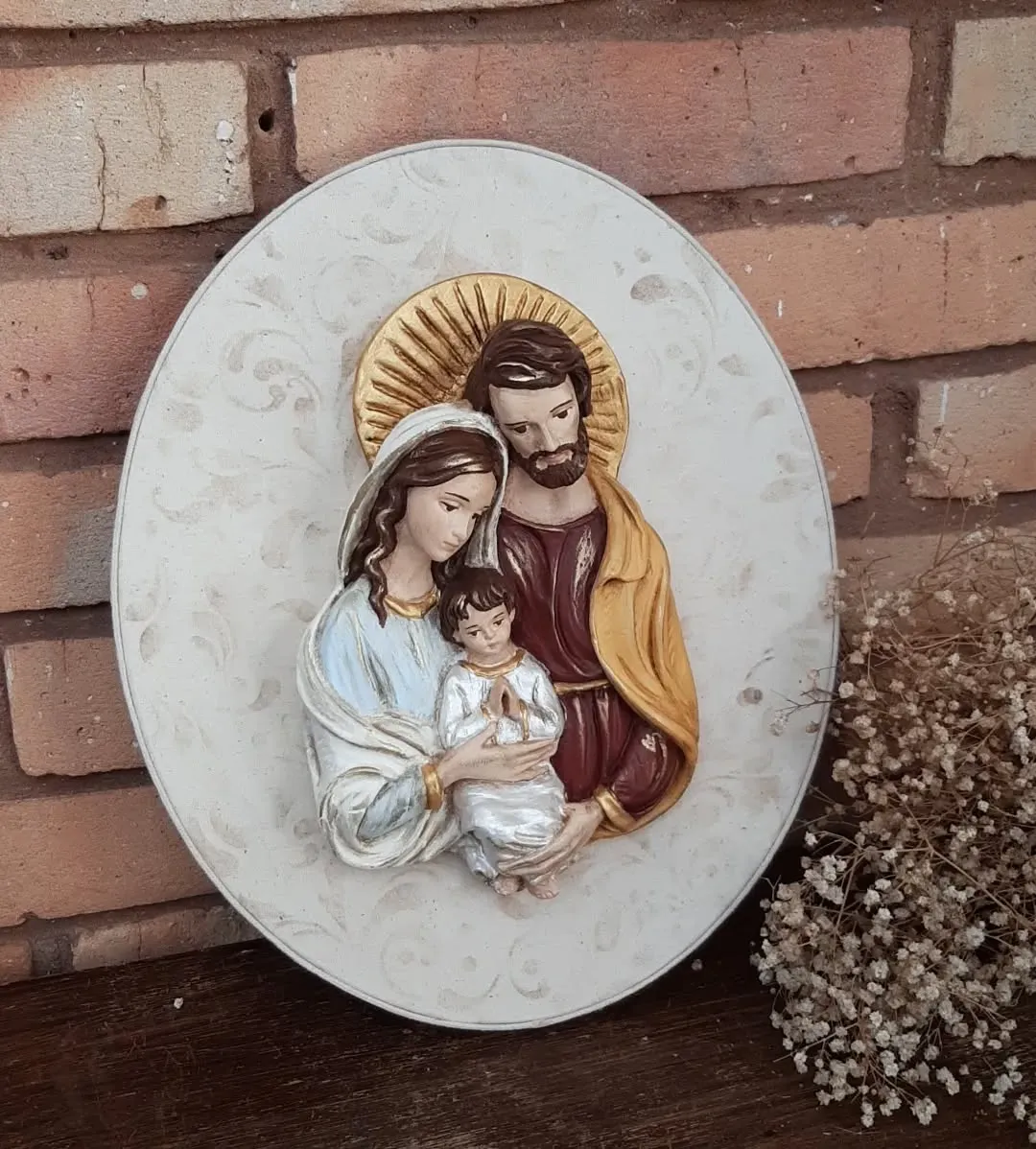 Sagrada Familia en óvalo en relieve